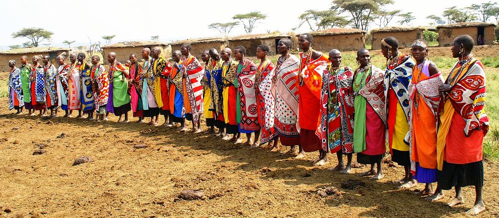 Massai-Frauen beim Tanzgesang