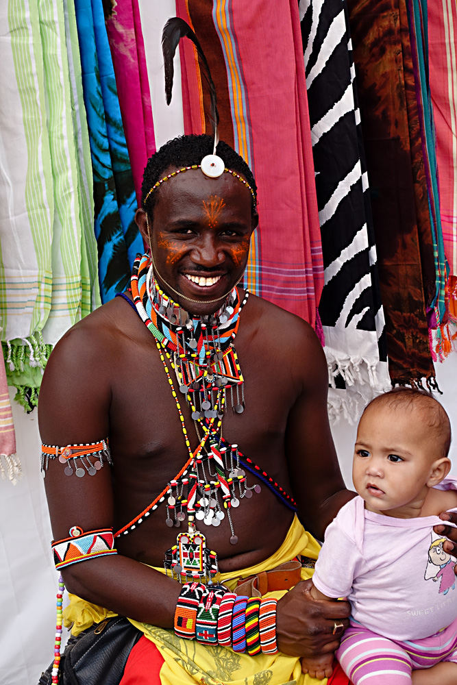 Massai mit jüngstem Sohn