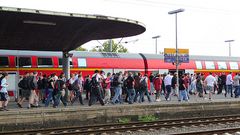 Massenankunft auf dem Bahnhof Köln Messe/Deutz zur Gamescom 2009