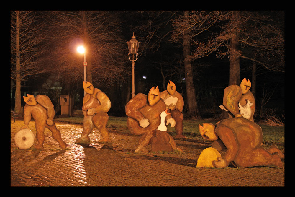 Massenauflauf an Burg Wissen bei Nacht