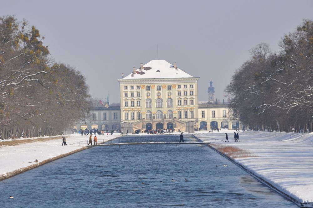 Massenspaziergang im Schlosspark