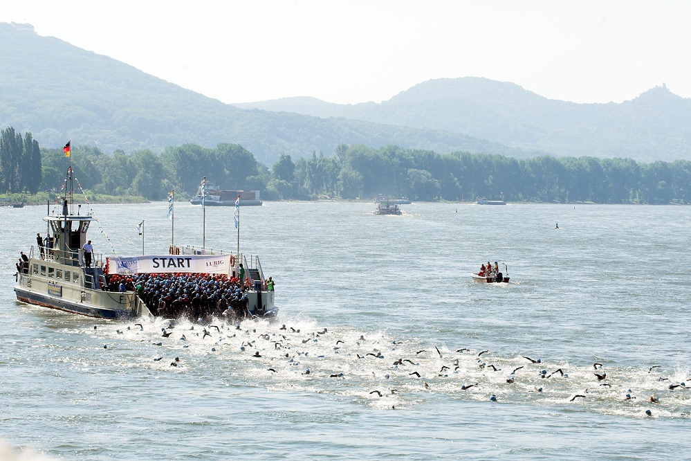 Massenstart - 16.Bonn Triathlon Juni 2006