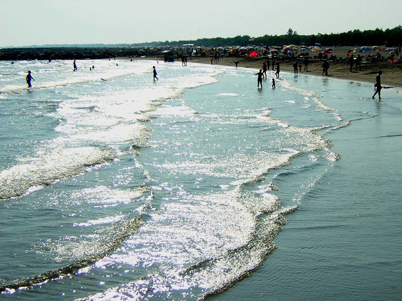 Massentourismus am Strand