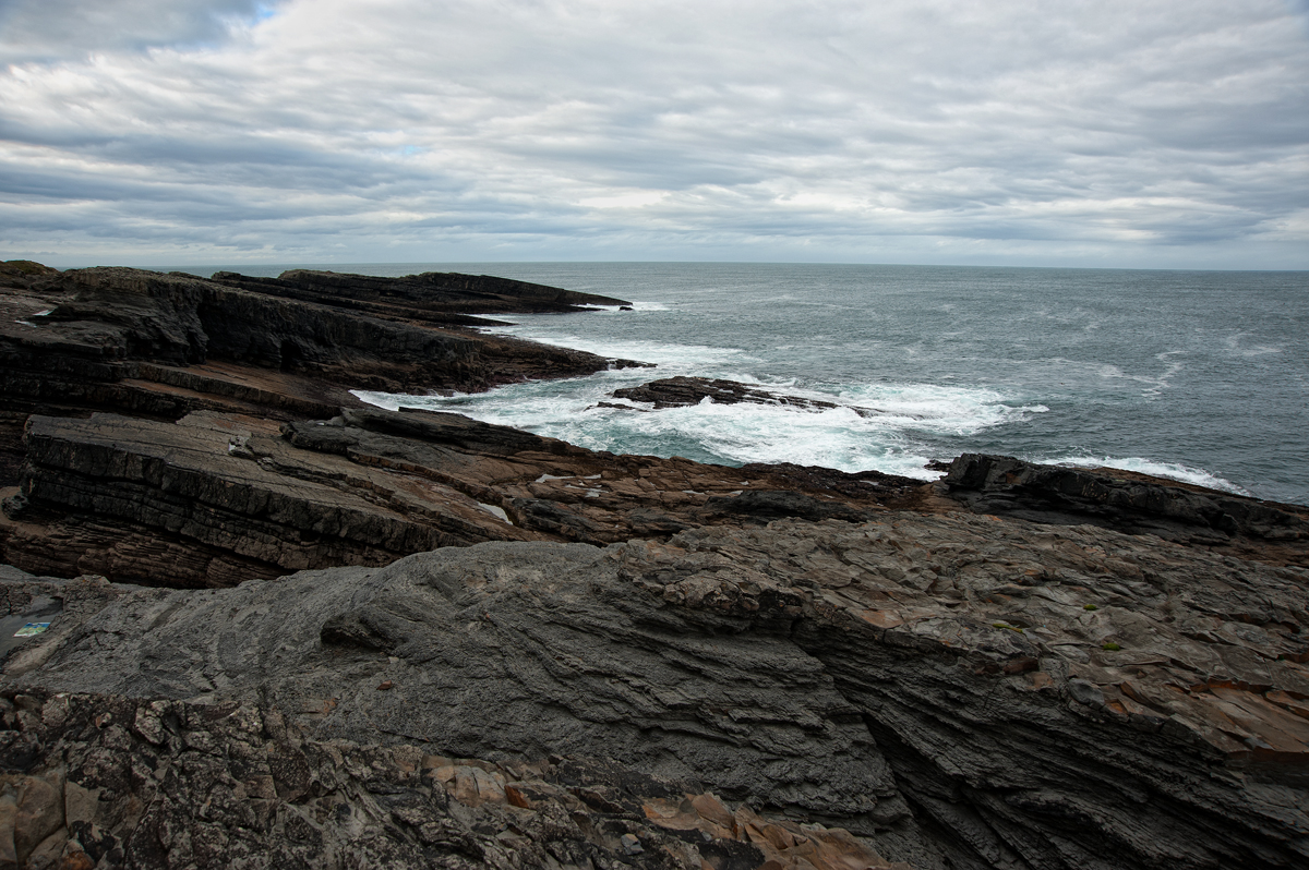 massive rocks - bridge of ross