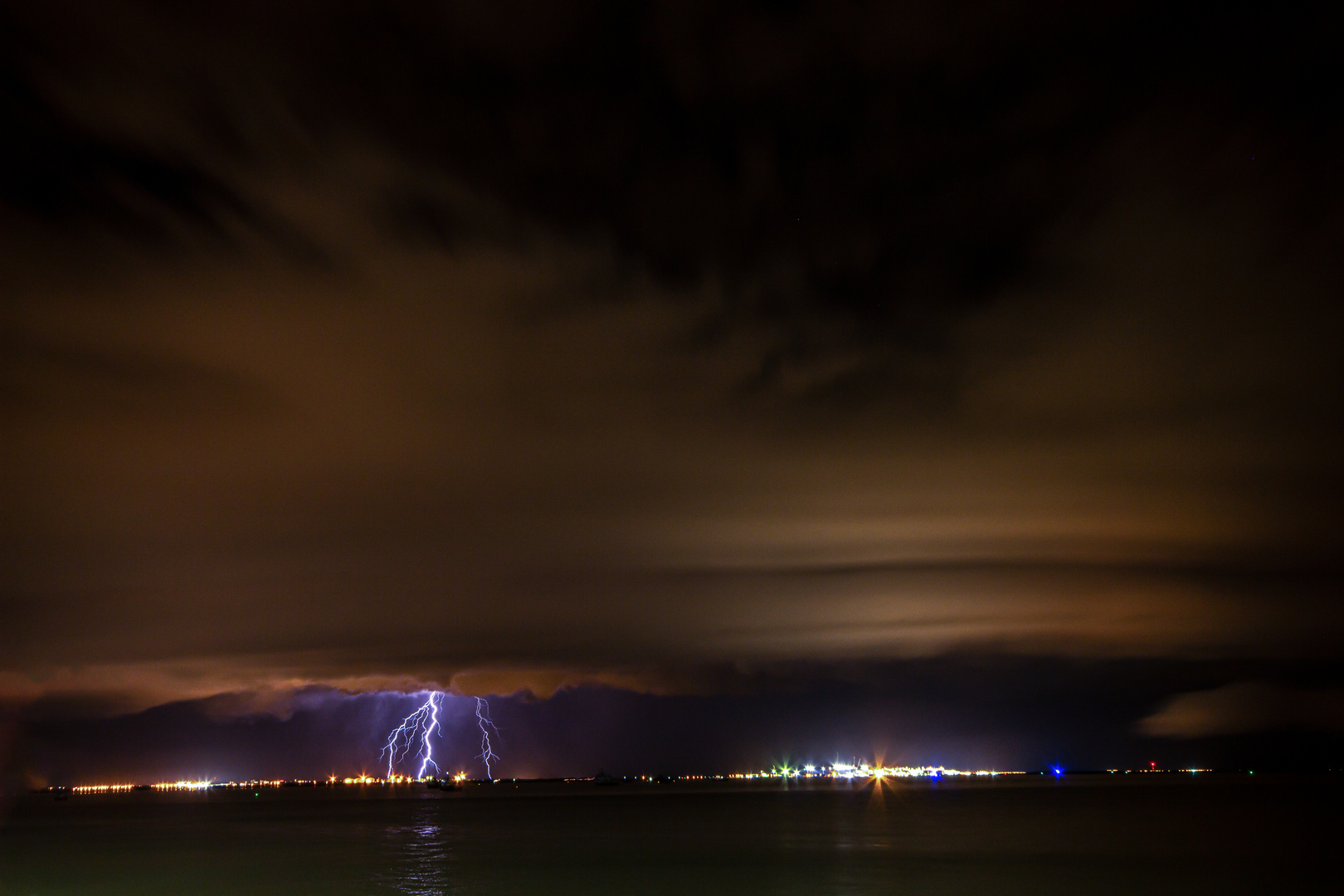 Massive Shelfcloud With Lightning @ Night