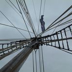 Mast des ältesten Holzsegelschiffs in der Kieler Förde