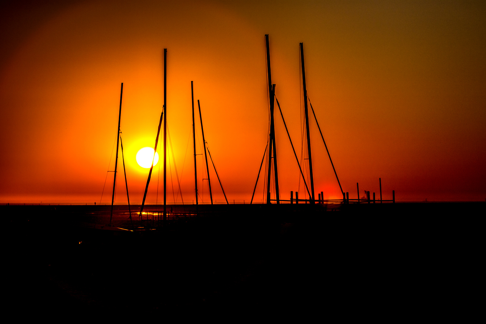 Masten im Sonnenuntergang