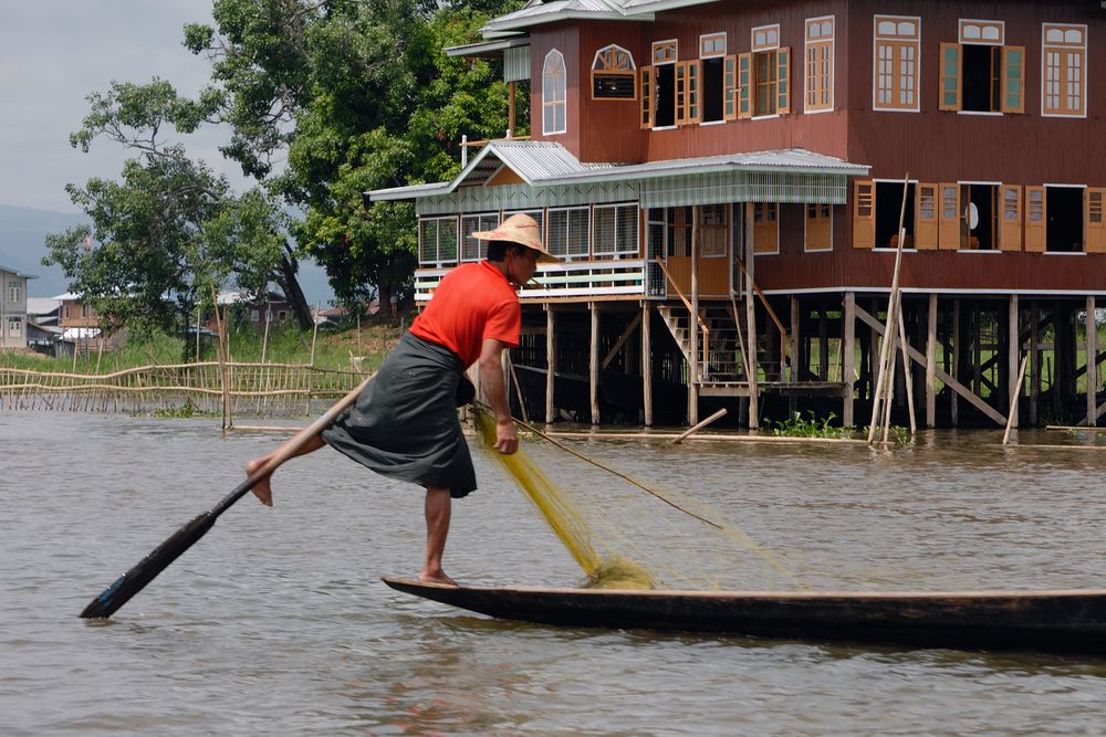 Masters of leg-rowing on the Inle Lake