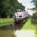 Masuren: Auf dem Oberlandkanal: Nach der Überwindung des Höhenunterschiedes: Ins Wasser