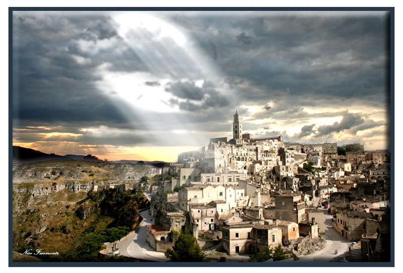 Matera illuminata dal cielo...