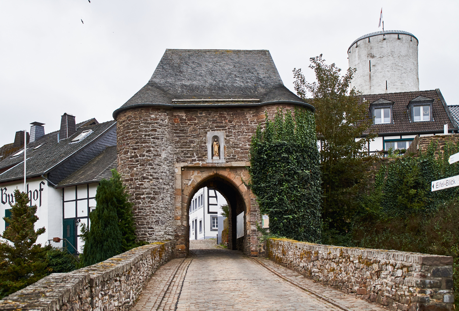 Mathiastor der Burg Reifferscheid