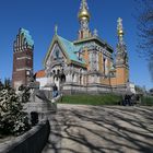 Mathildenhöhe: Hochzeitsturm, Russische Kapelle und lange Schatten