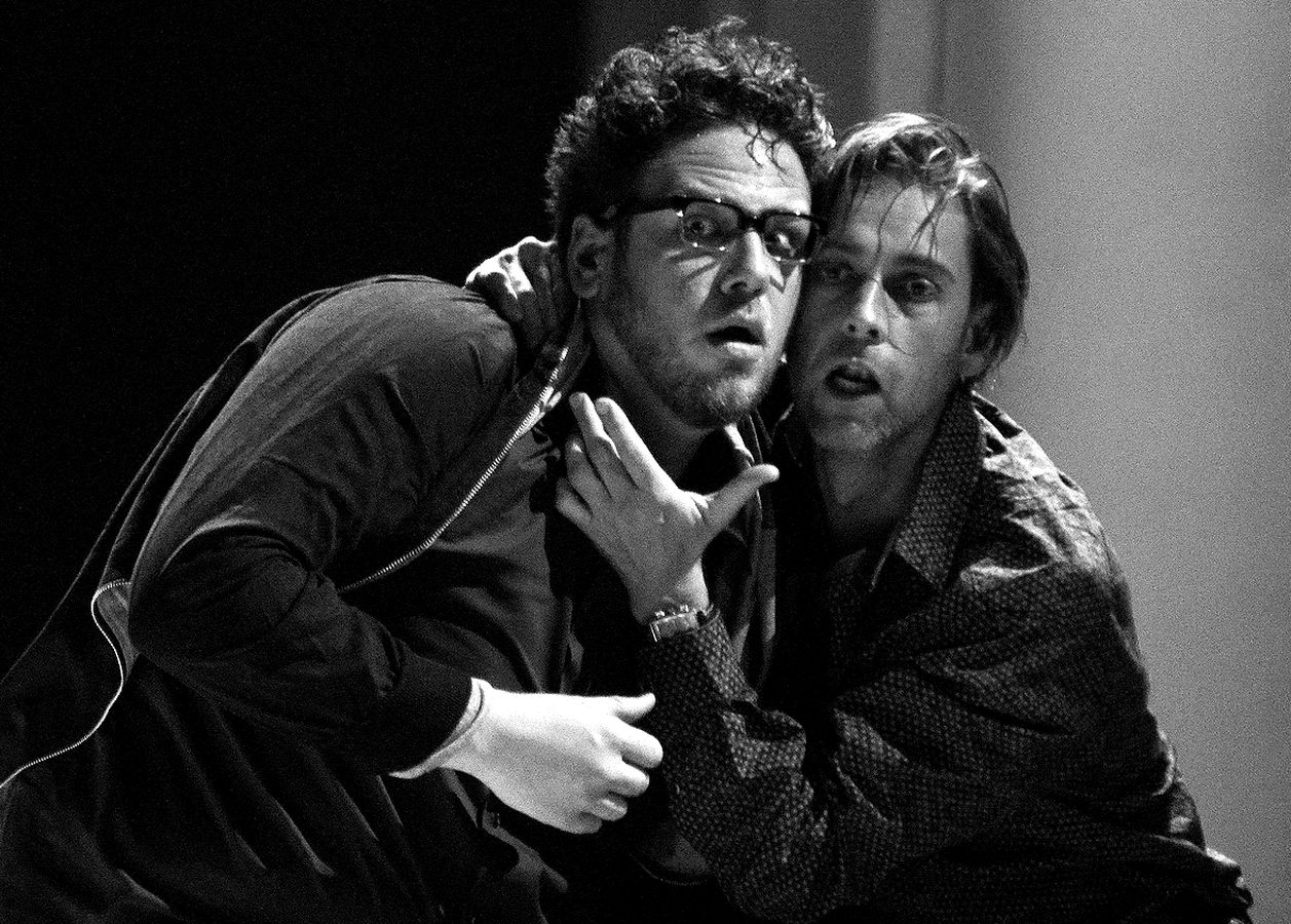  MATIJA MEIC als Leporello und GÜNTER PAPENDELL als Don Giovanni