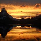 Matterhorn am Riffelsee im Sonnenuntergang
