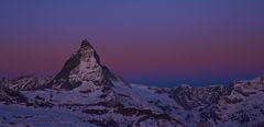 Matterhorn - der Tag erwacht, während es im Tal noch dunkel ist