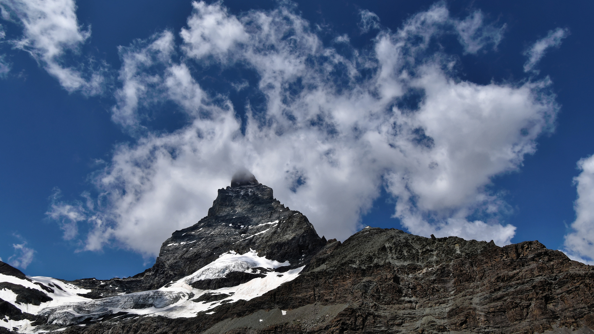 Matterhorn leicht bewölkt