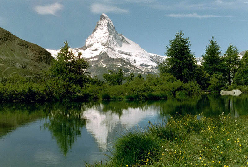 Matterhorn spiegelt sich im Grindjisee 2334m ü. M.