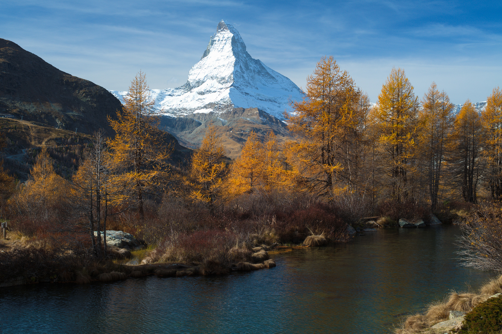 Matterhorn und Grindjisee im Herbst