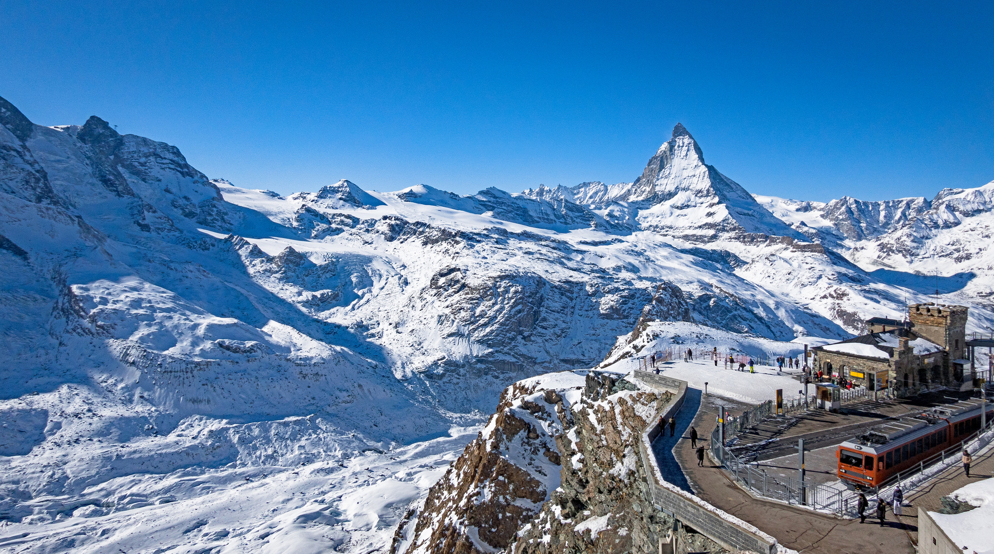 Matterhorn und Klein-Matterhorn geben sich am Gornergrat die Ehre