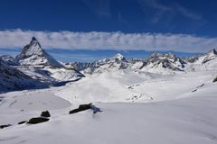 Matterhorn und Riffelsee im Winterschlaf