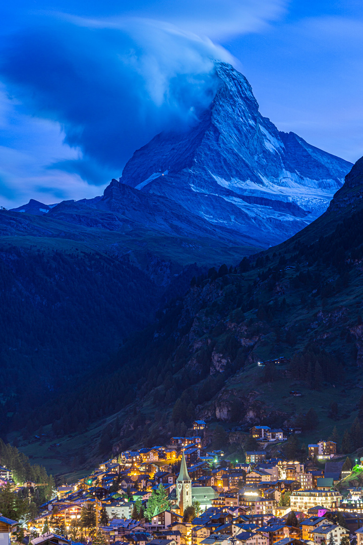 Matterhorn zur blauen Stunde