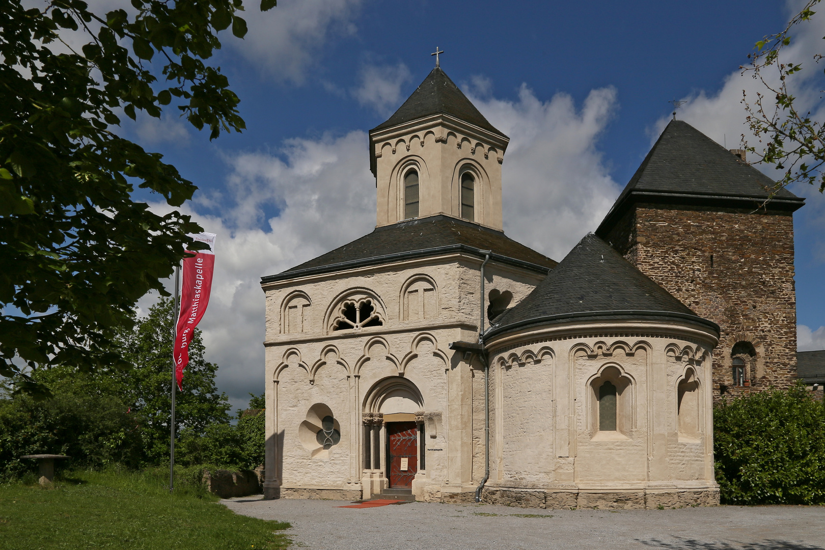 Matthiaskapelle und Oberburg (2017_05_20_EOS 6D_2611_ji)