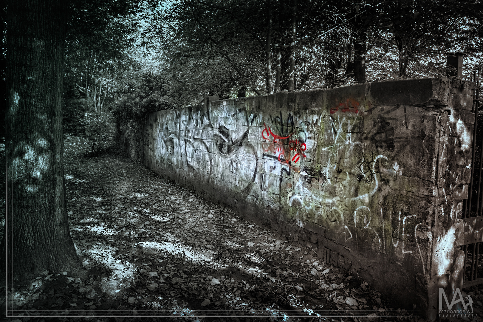 Mauer am jüdischen Friedhof in HH-Altona