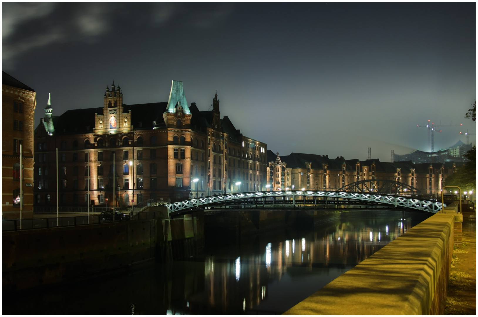 Mauer an der Speicherstadt