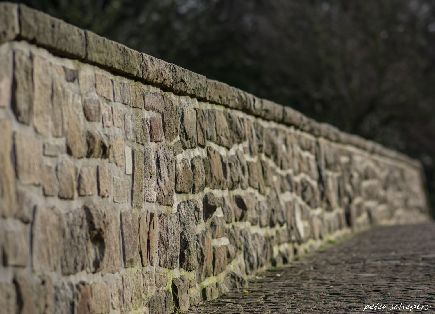 Mauer auf dem Hauptfriedhof in Dortmund