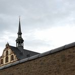 Mauerblick auf die Benediktinerinnenabtei in Fulda. Aufgenommen beim unserem.... 