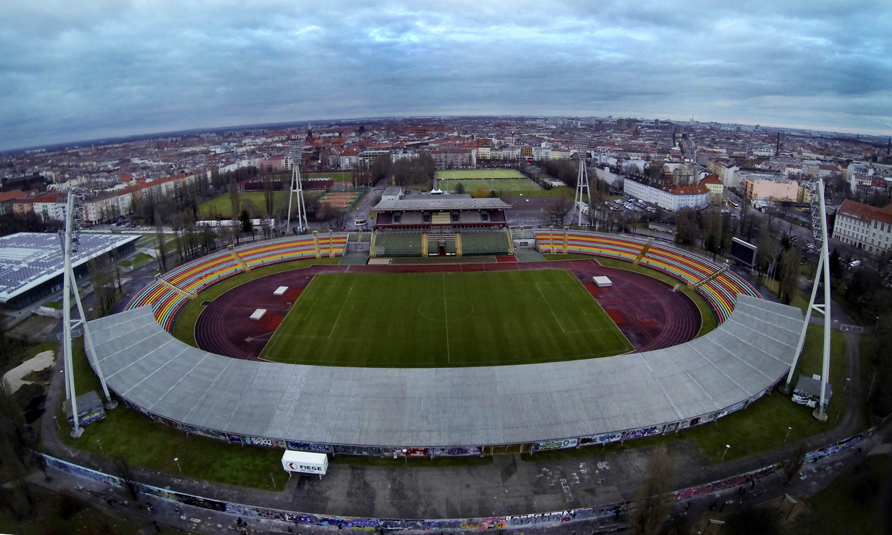 mauerpar berlin Stadion