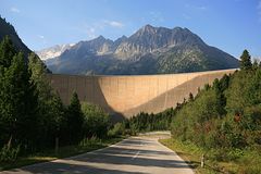 Mauerstau ...öhm Staumauer ...oder auch