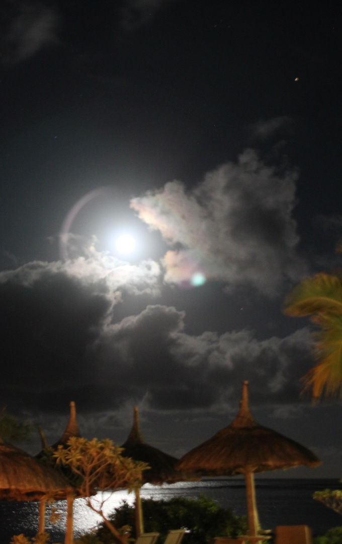 Mauritius - Der Mond ist aufgegangen