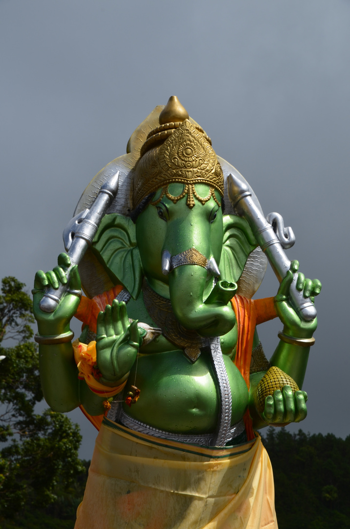 Mauritius - Statue von Ganesha am Ufer des Ganga Talao (März 2017)