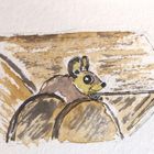 Maus im Holzstapel