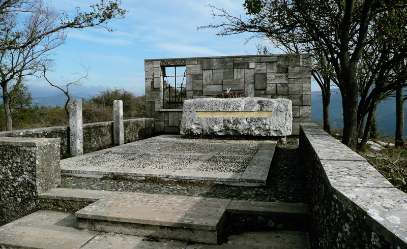 Mausoleo di Curzio Malaparte sul monte Spazzavento (Prato)