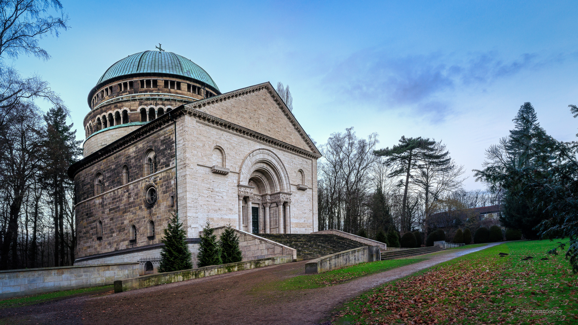 Mausoleum 