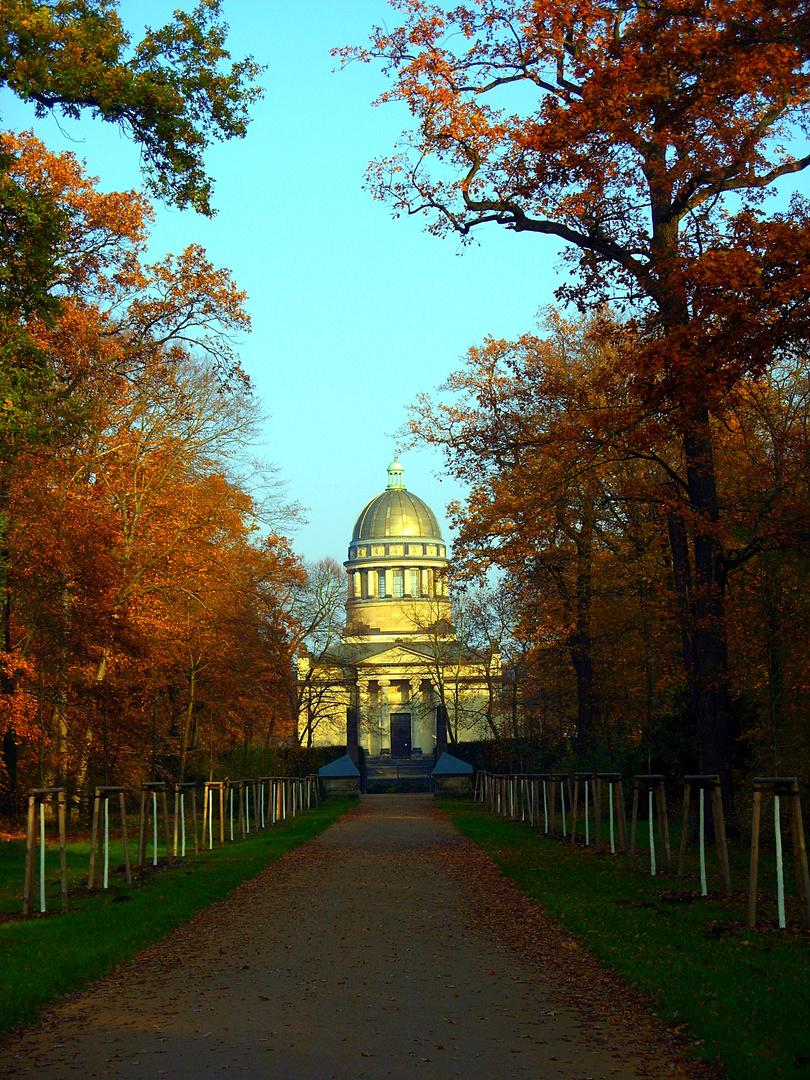 Mausoleum im Georgium Dessau - "Herbstlicher Blick"