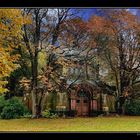 Mausoleum im Herbst