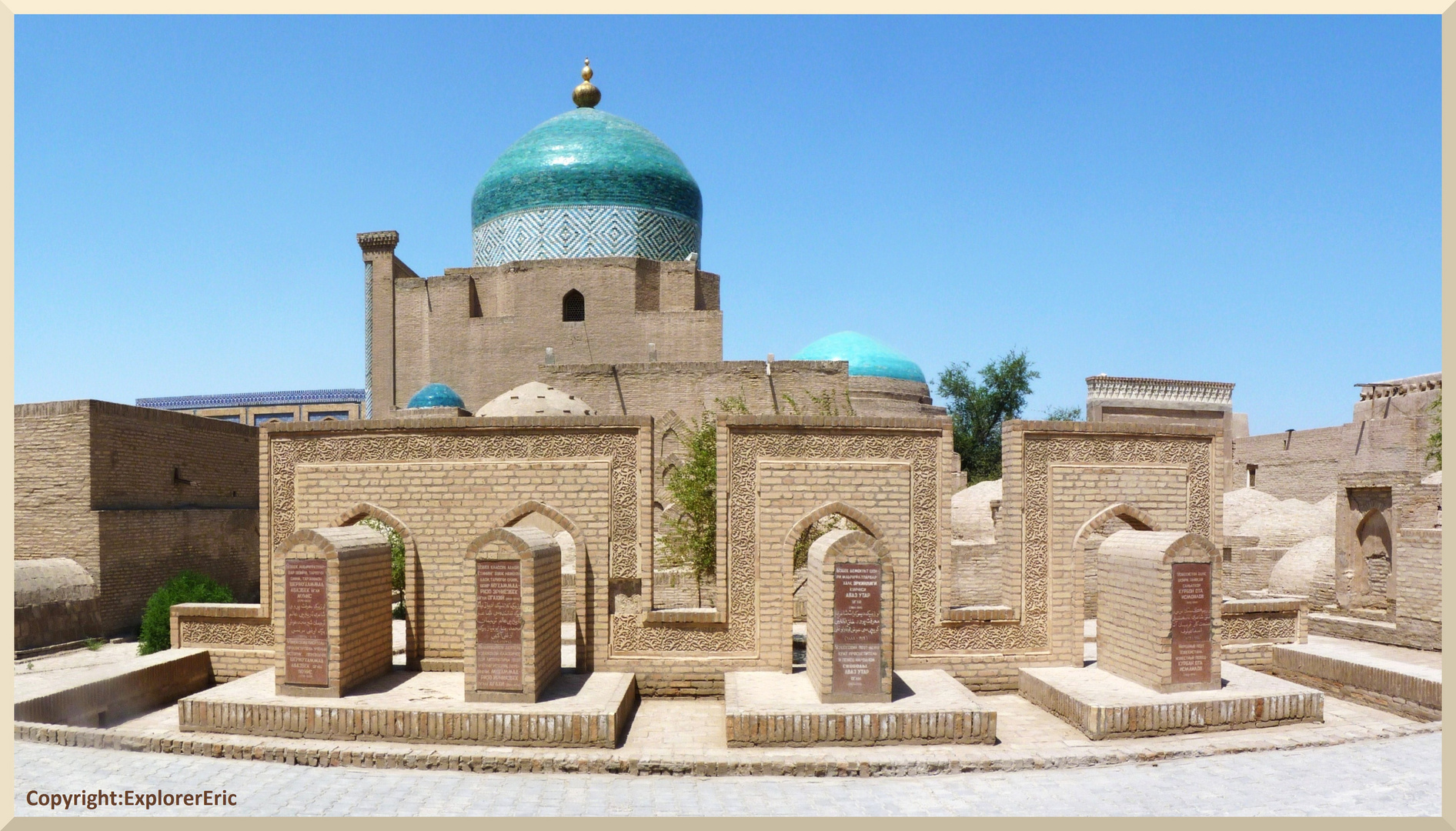 Mausoleum Pahlawan in Chiwa ............