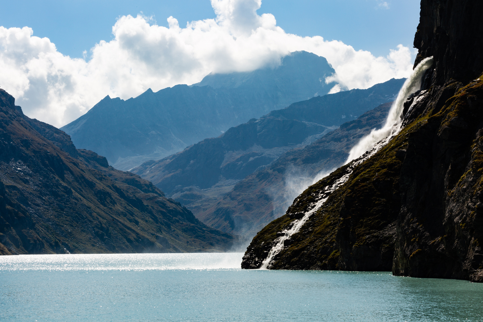 Mauvoisin-See mit Wasser aus Stollen