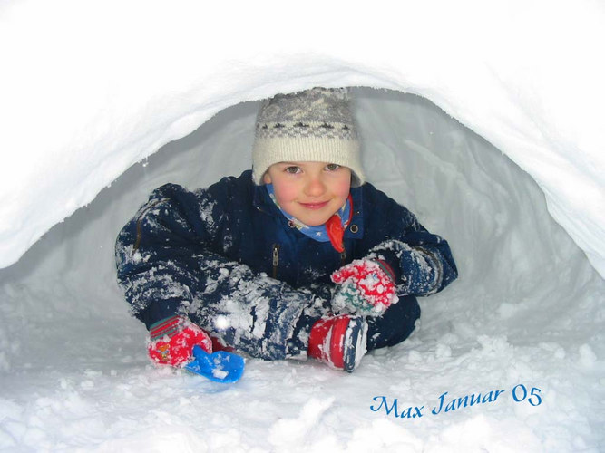 Max in der Schneehöhle