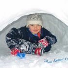 Max in der Schneehöhle