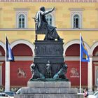 max joseph statue vor der oper in münchen