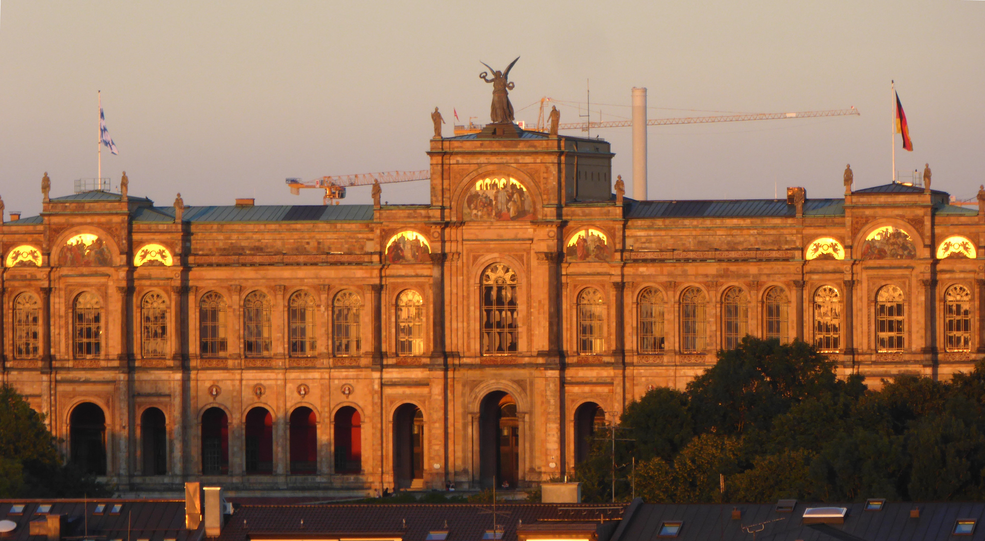 Maximilianeum von der Sonne geküsst