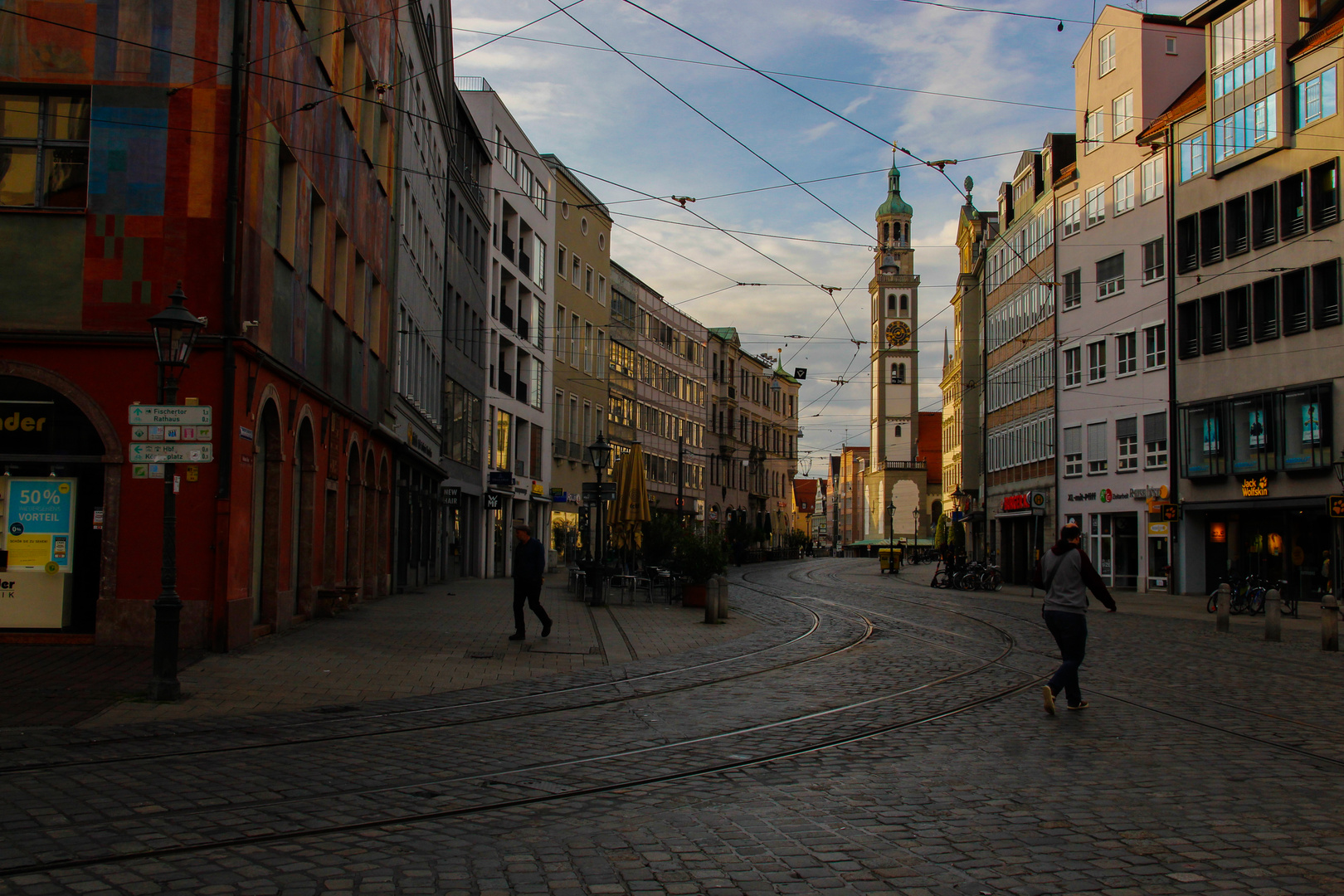 Maximilianstraße mit Blick auf den Perlachturm 