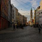 Maximilianstraße mit Blick auf den Perlachturm 