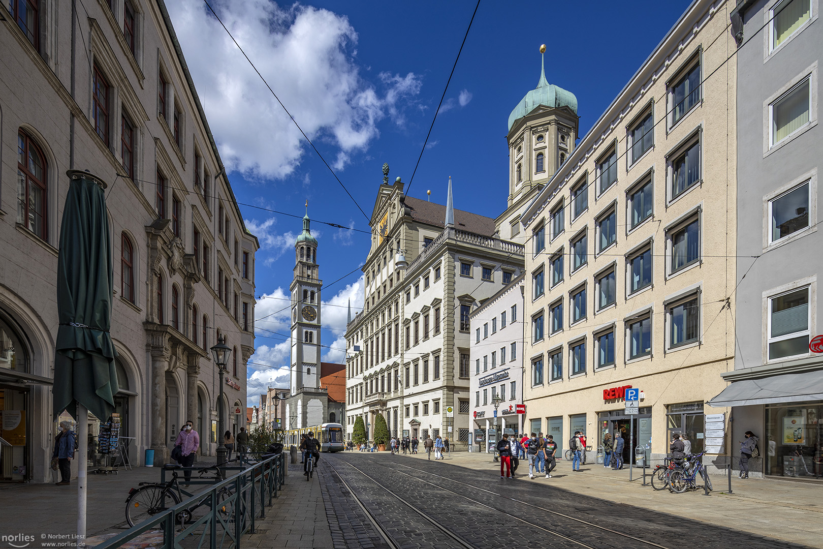 Maximilianstraße mit Rathaus und Perlachturm