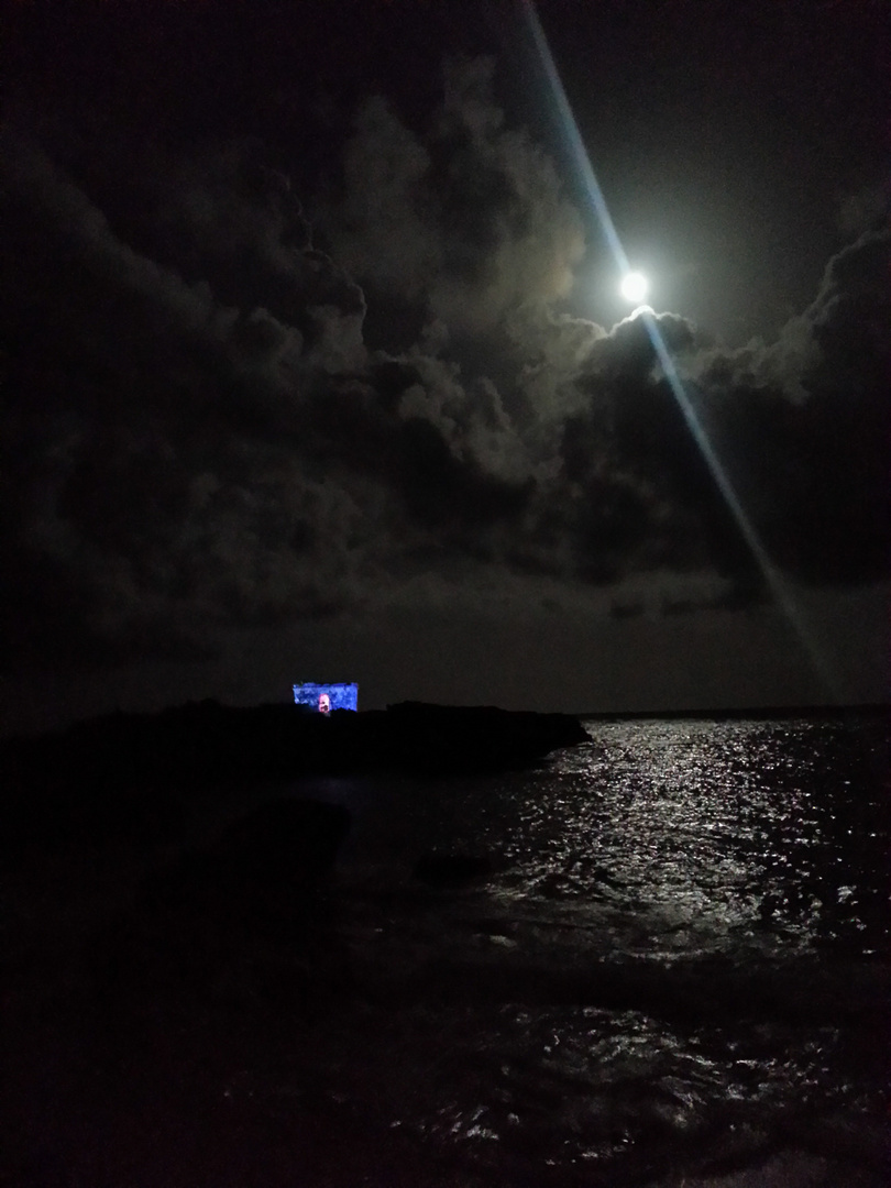 Maya Beach bei Vollmond