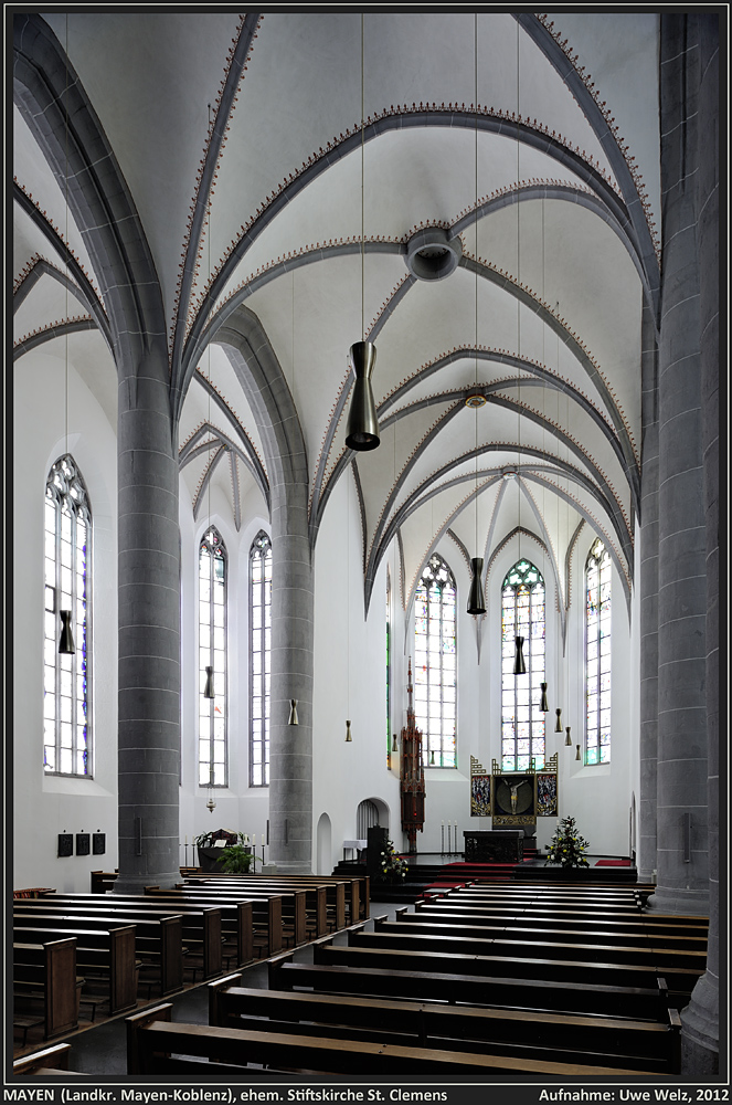 MAYEN (Rheinland-Pfalz), kath. Pfarrkirche St. Clemens, Blick zum Haupt- und in den nördl. Nebenchor